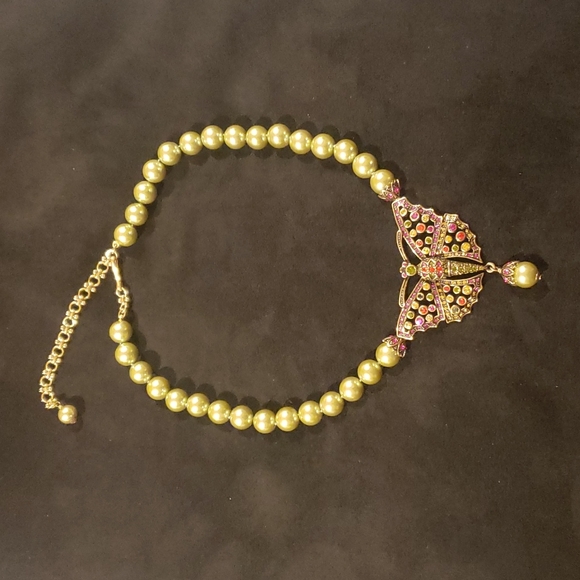 A beautiful Butterfly Pearl Necklace - Picture 1 of 4